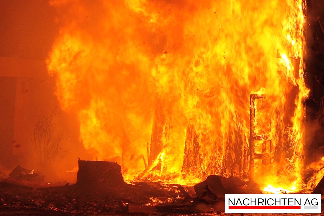 Großbrand bei Wiesbaden: Flammen wüten auf 75.000 Quadratmetern!