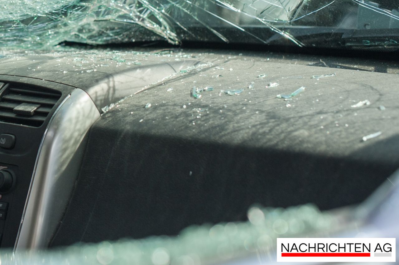 Schwerer Unfall auf der B83: Motorradfahrer schwer verletzt!